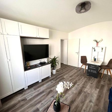 40 Qm Appartment Parkplatz, Balkon,Netflix, Prime Chemnitz Exteriör bild